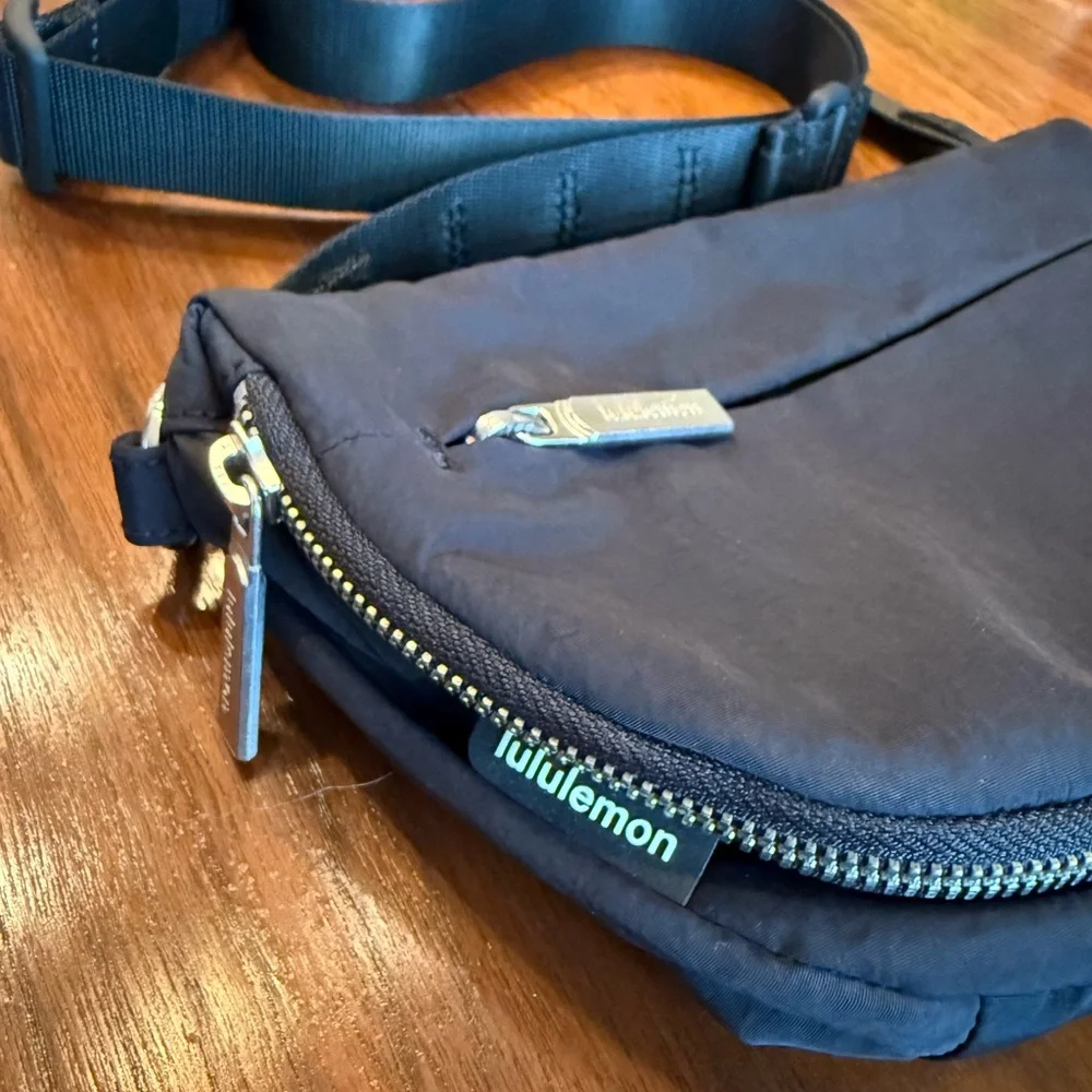 lululemon athletica black crossbody bag - Picture 2 of 5